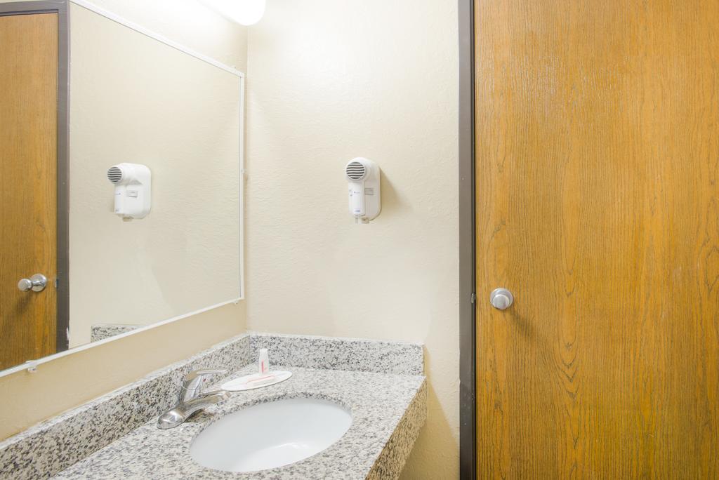 Super 8 By Wyndham Massena Ny Motel Eksteriør billede